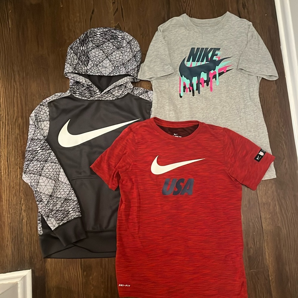 Nike tops (set of 3)